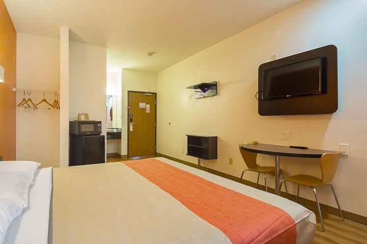 Room 10 of 25