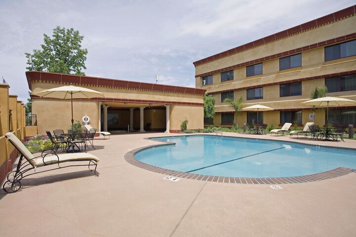 Pool 10 of 60
