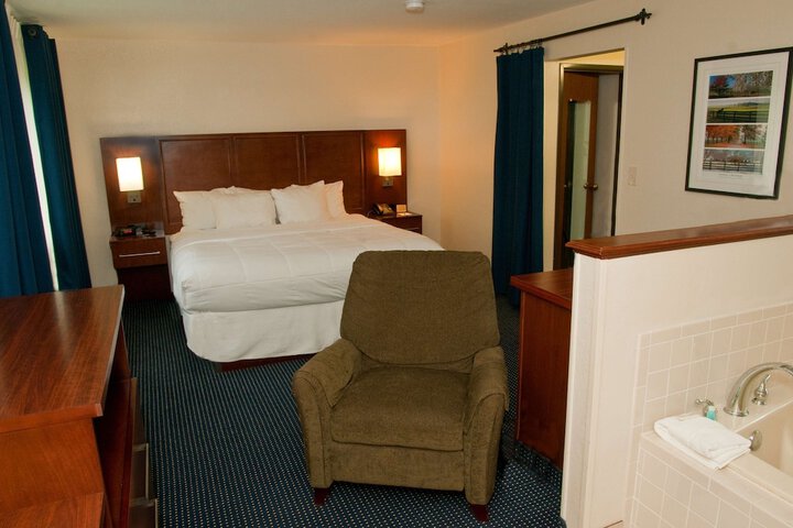 Room 13 of 36