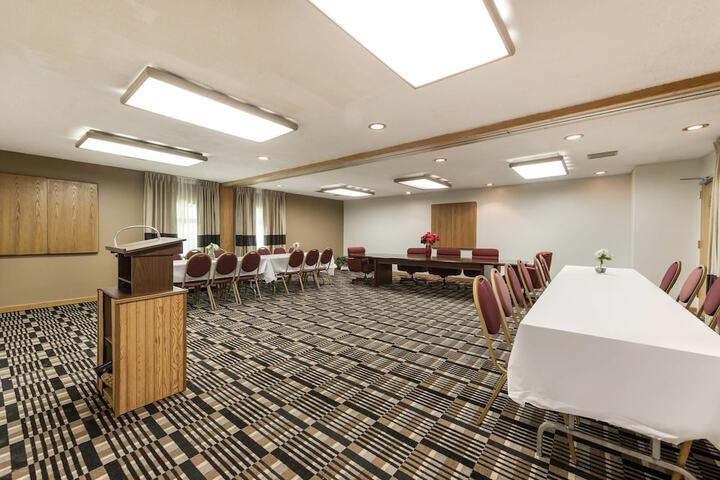 Quality Inn & Suites Portage Central