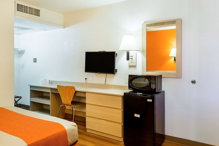 Motel 6 Mojave CA