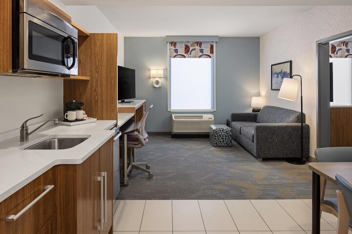 Home2 Suites by Hilton Roseville Minneapolis