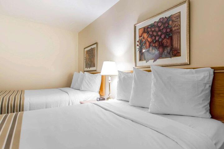 Econo Lodge New Liskeard ON