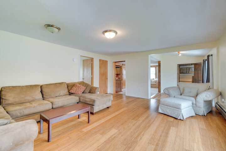 Riverfront Baldwinsville Apartment w / Shared Deck!