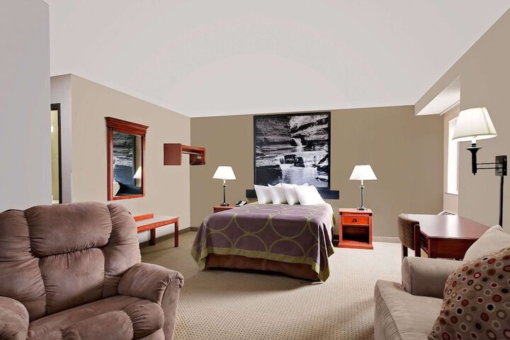 Room 11 of 28