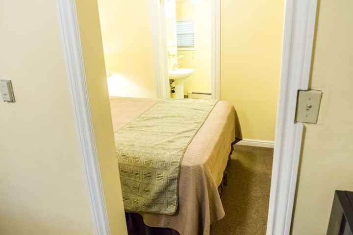 Room 65 of 187