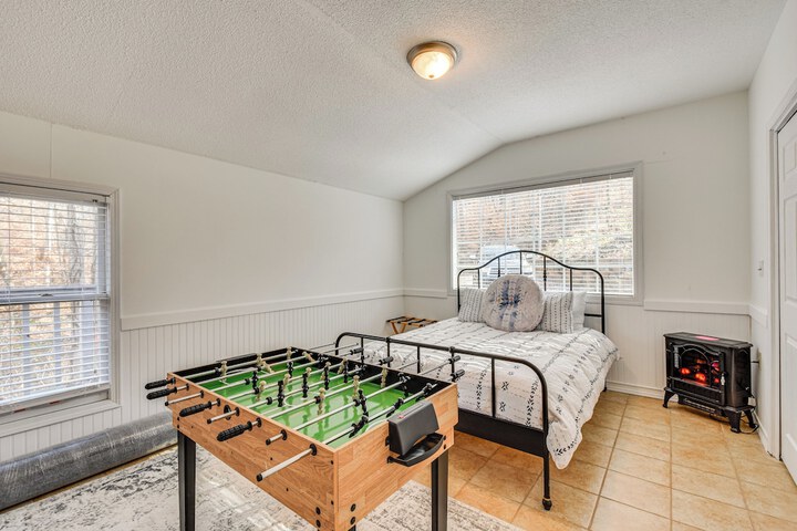 Lakefront Gem w / Games in Westminster!