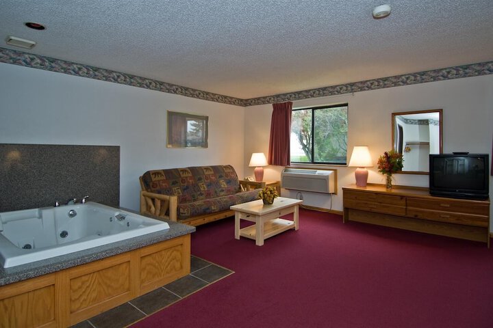 Room 6 of 16