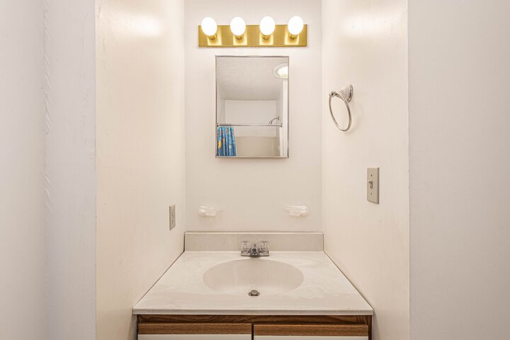 Room 16 of 28