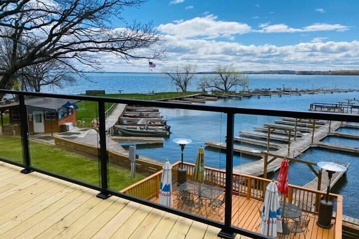 Horseshoe Bay Lodge