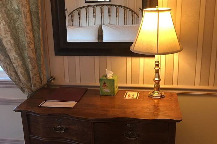 Room 148 of 223