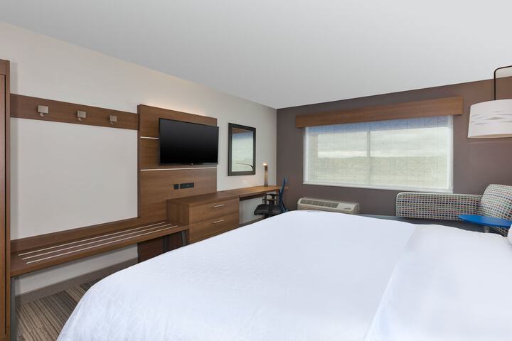 Holiday Inn Express & Suites Eau Claire West I-94 by IHG