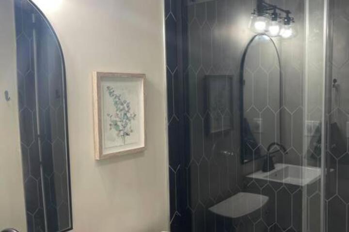 Pipers Place - 2 Bedroom House in DT Hamilton