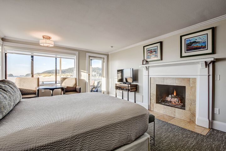 The Waves / The Argonauta Inn/The White Heron Lodge