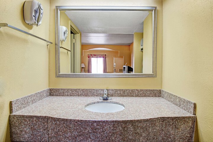 Room 13 of 18