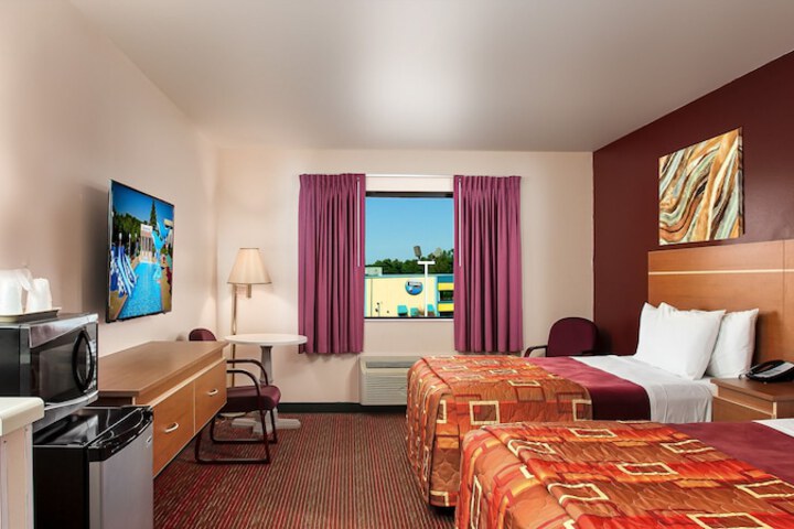 Grand Marquis Waterpark Hotel & Suites