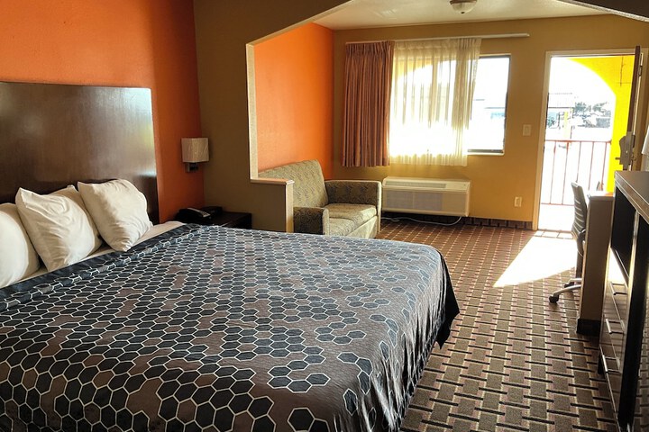 Executive Inn & Suites