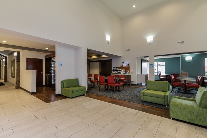 Holiday Inn Express Hotel & Suites South Bend by IHG