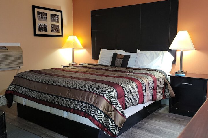 Room 7 of 10