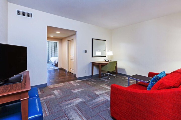 Room 27 of 47