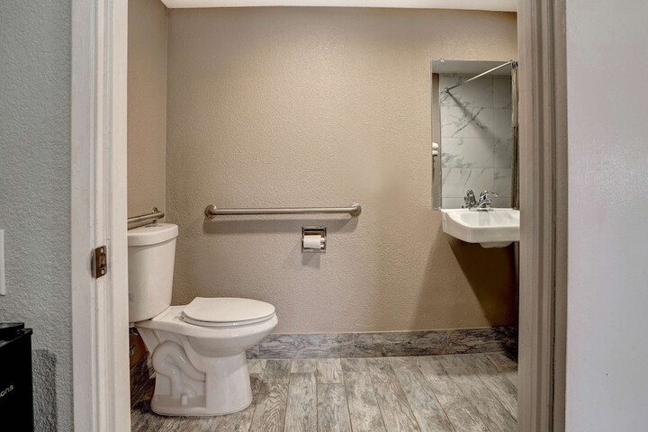 Room 15 of 27