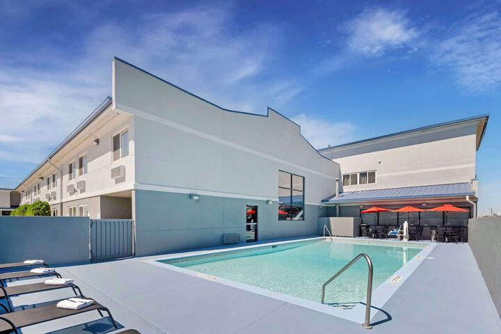Pool 4 of 25