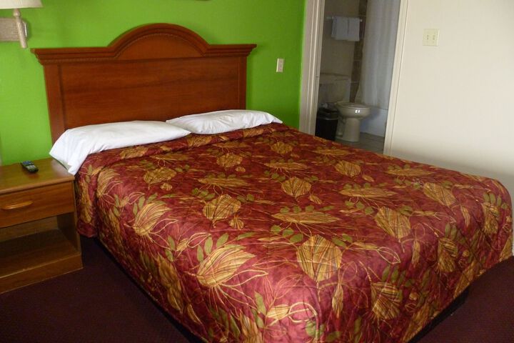 Room 15 of 33