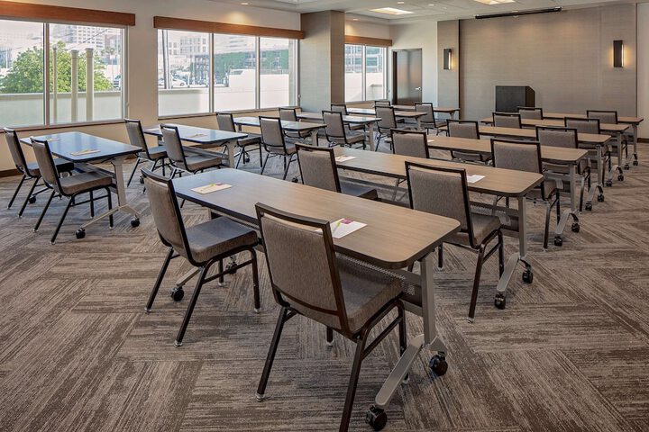 Hyatt Place Glendale / Los Angeles