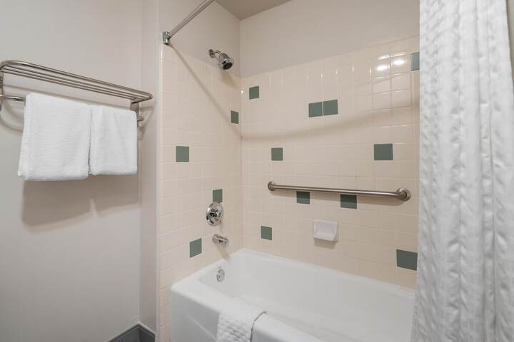 Best Western Plus John Jay Inn & Suites