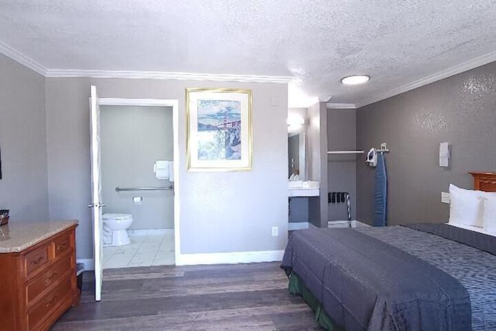 Room 48 of 59