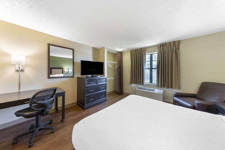 Room 12 of 34