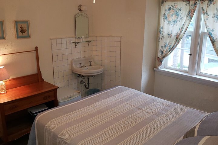 Room 70 of 215