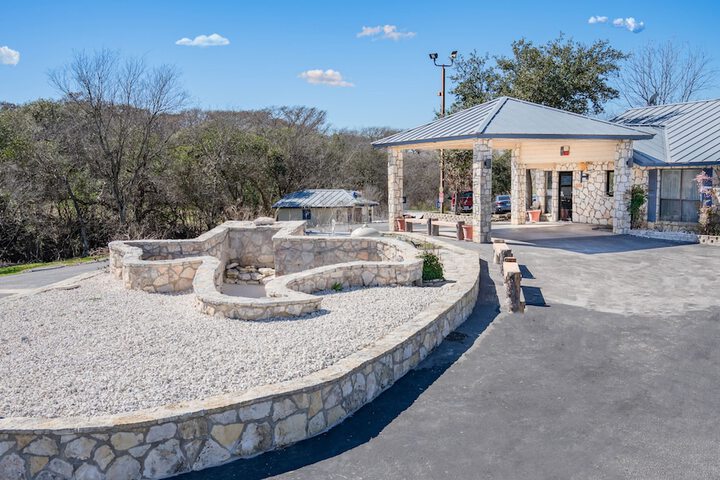 River Oak Inn