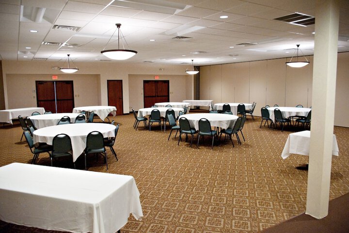 Baymont by Wyndham Jamestown Conference Center & Water Park