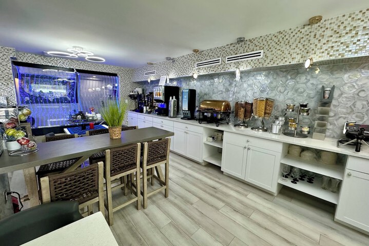 Ocean Sands Beach Boutique Inn - 1 Acre Private Beach