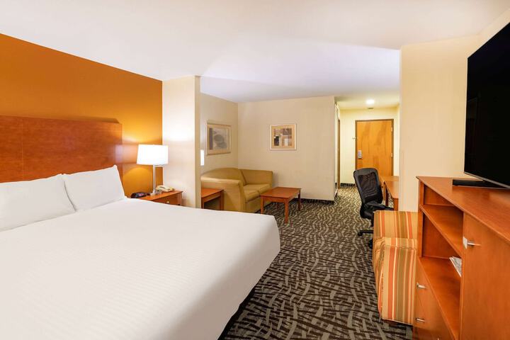 Room 14 of 28