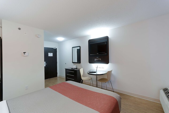 Motel 6 Brandon MB