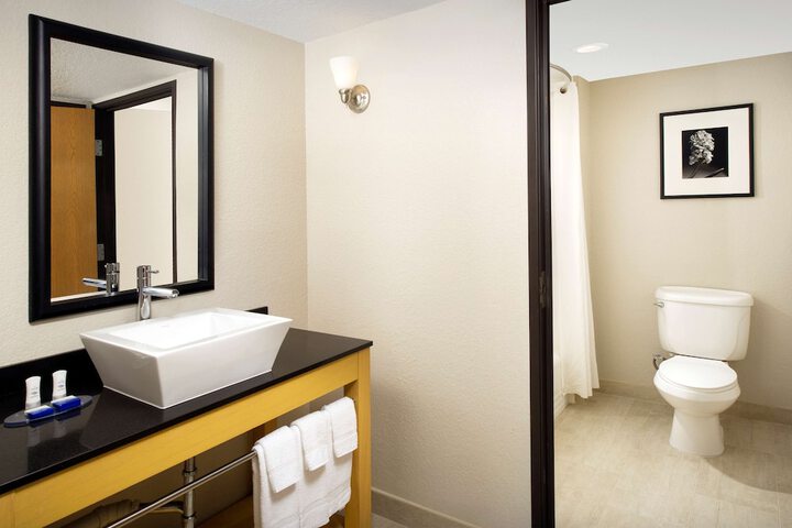 Room 14 of 18