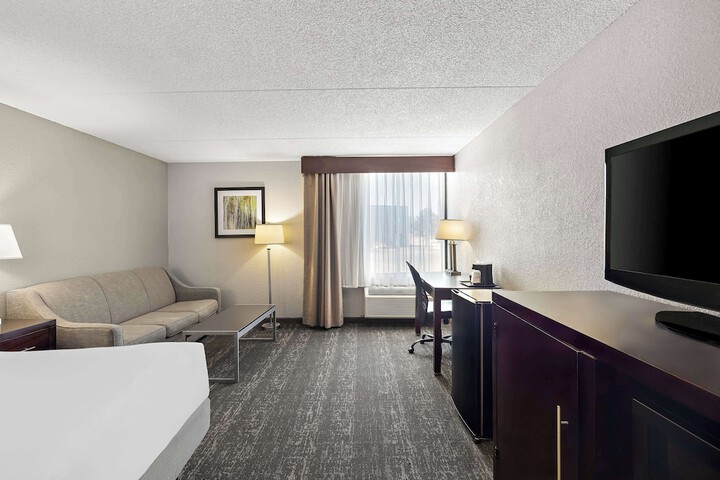 Best Western Luxbury Inn Fort Wayne