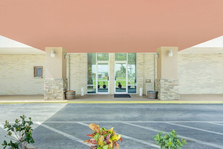 Hotel 7 of 53