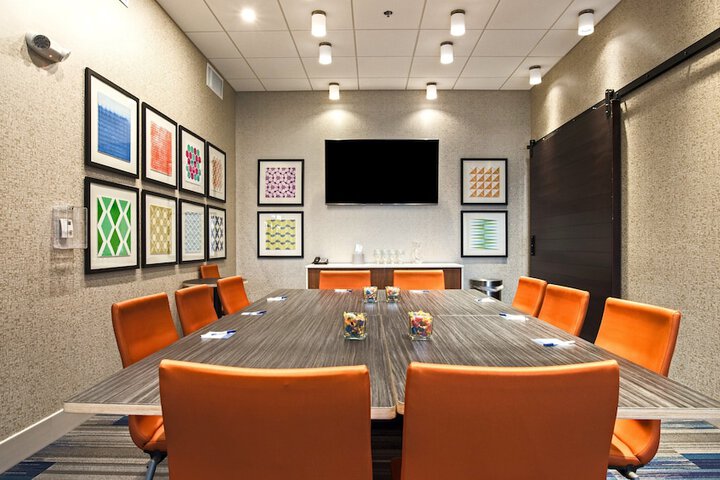 Holiday Inn Express & Suites Racine by IHG