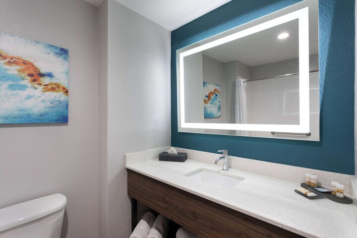 Room 42 of 60
