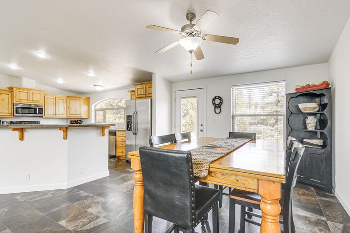 Secluded Boulder House - Next to National Forests!