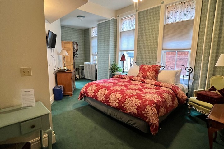 Room 13 of 80