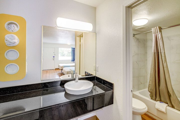 Motel 6 Waco TX - Lacy Lakeview
