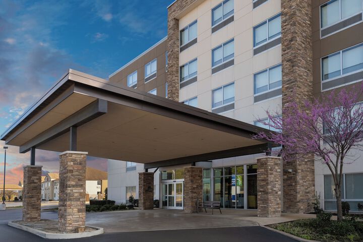 Holiday Inn Express and Suites West Memphis by IHG