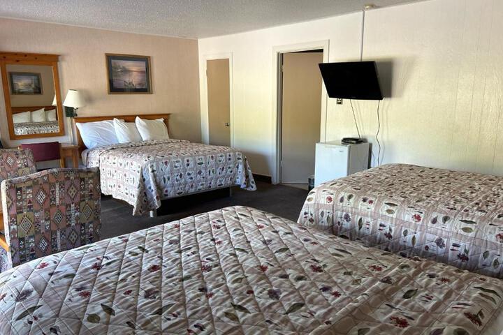 Redwood Arms Motel