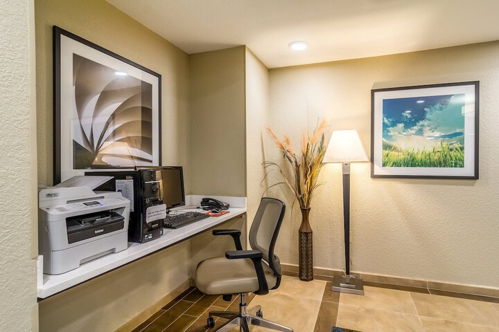 Business Center 55 of 60