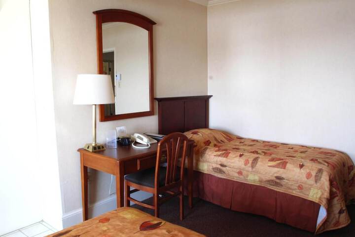 Room 34 of 48