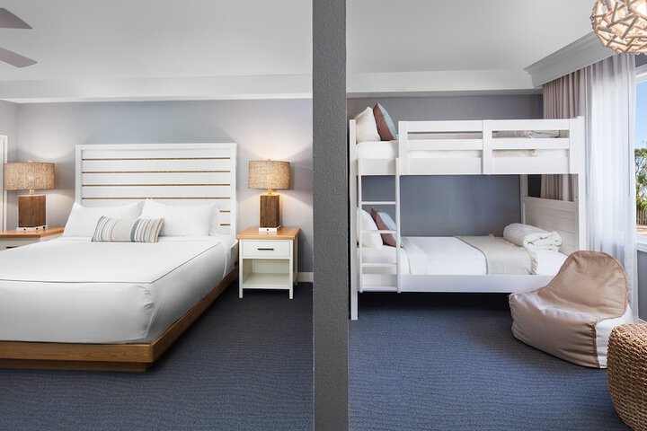 Room 40 of 168